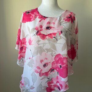 🌸Laura's Floral Short Sleeve Top, Loose Fit, Elegant & Stylish Sz XS